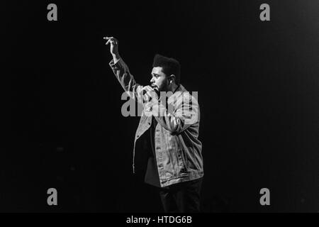 Glasgow, Royaume-Uni. 10 mars, 2017. Chanteur et auteur-compositeur canadien Makkonen Abel Tesfaye, connu sous le, The Weeknd joue sur la scène à l'ETI Hydro, Glasgow. Roberto Ricciuti/Alamy Live News Banque D'Images