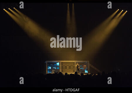 Glasgow, Royaume-Uni. 10 mars, 2017. La chanteuse américaine Bryson Tiller joue sur la scène à l'ETI Hydro, Glasgow. Roberto Ricciuti/Alamy Live News Banque D'Images