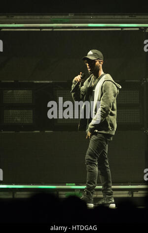 Glasgow, Royaume-Uni. 10 mars, 2017. La chanteuse américaine Bryson Tiller joue sur la scène à l'ETI Hydro, Glasgow. Roberto Ricciuti/Alamy Live News Banque D'Images