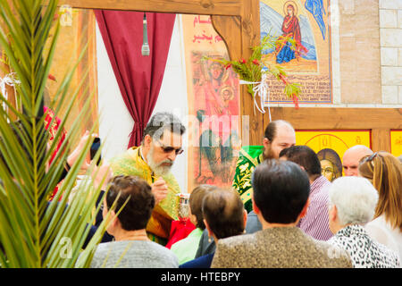 NAZARETH, ISRAËL - Apr 05, 2015 : Cérémonie de bénédiction des Rameaux orthodoxe, dans l'église grecque orthodoxe de l'Annonciation, à Nazareth, Israël Banque D'Images