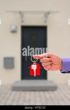 Maison clé en main de l'agent immobilier dans la partie avant de la trappe Banque D'Images