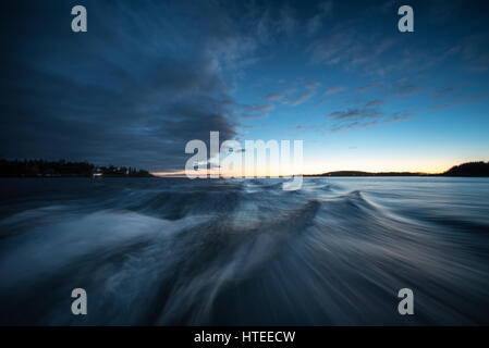 Coucher du soleil de l'arrière du bateau de pêche du homard. Casco Bay Banque D'Images