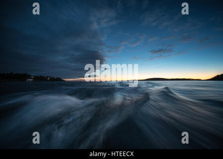 Coucher du soleil de l'arrière du bateau de pêche du homard. Casco Bay Banque D'Images