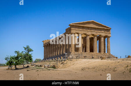 Ruines du temple grec Concordia dans la Vallée des Temples - Agrigente, Sicile, Italie Banque D'Images