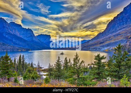 Saint Mary Lake dans le parc national des Glaciers, Wyoming, USA Banque D'Images