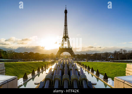 Lever de soleil sur la Tour Eiffel et du Trocadéro. Paris, France Banque D'Images