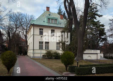 Villa Wallenfels (Wallenfelsova vila) conçu par l'architecte germano-tchèque Josef Zasche (1925-1926) dans le district de Bubenec à Prague, République tchèque. La villa appartenait auparavant à la famille juive Wallenfels utilisée pour être la résidence de Karl Hermann Frank, le fonctionnaire nazi allemand dans le Protectorat de Bohême-Moravie pendant la Seconde Guerre mondiale. Après la guerre, la villa a été utilisé comme résidence de l'ambassadeur de l'Union soviétique en Tchécoslovaquie, aujourd'hui la résidence de l'ambassadeur de la Russie à la République tchèque. Banque D'Images