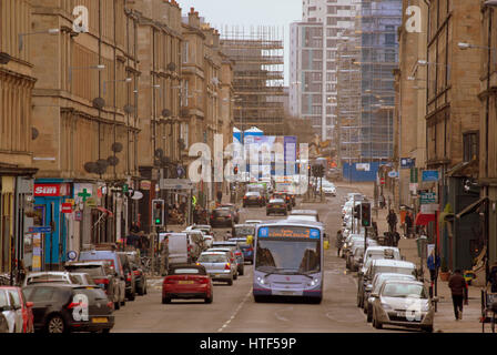 Glasgow finnieston l'embourgeoisement de la ville, bus de firstbus scènederue Banque D'Images