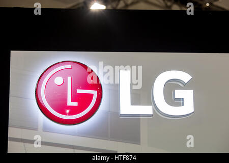 Moscou, Russie - Février 2016 : LG logo de l'entreprise sur le mur. LG est un conglomérat multinational corporation Banque D'Images