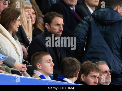 Gestionnaire de l'Angleterre Gareth Southgate montres depuis les tribunes au cours de la Premier League match à Goodison Park, Liverpool. Banque D'Images