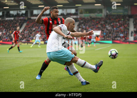 Sofiane Feghouli, de West Ham United, en action lors du match de la Premier League au stade Vitality, à Bournemouth. APPUYEZ SUR ASSOCIATION photo. Date de la photo: Samedi 11 mars 2017. Voir PA Story FOOTBALL Bournemouth. Le crédit photo devrait se lire: Steven Paston/PA Wire. RESTRICTIONS : aucune utilisation avec des fichiers audio, vidéo, données, listes de présentoirs, logos de clubs/ligue ou services « en direct » non autorisés. Utilisation en ligne limitée à 75 images, pas d'émulation vidéo. Aucune utilisation dans les Paris, les jeux ou les publications de club/ligue/joueur unique. Banque D'Images