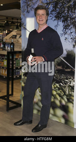 Acteur Cayetano Martinez de Irujo présentera 'Fine Food de Casa de Alba' à l'huile d'olive 'El Corte Ingles' boutique avec : Cayetano Martinez de Irujo Où : Madrid, Espagne : 07 févr. 2017 Lorsque Banque D'Images