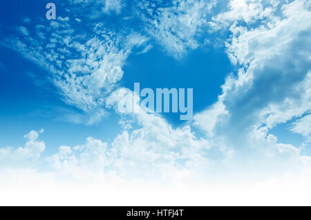 Ciel, nuages, formant un 'coeur' forme. Banque D'Images