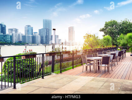 Shanghai, Chine, le Bund et la rivière Huangpu. Banque D'Images