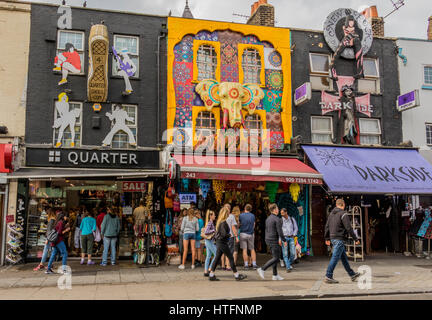 La rue principale de Camden Town et de shopping Londres Angleterre Banque D'Images