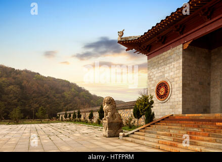 Le temple chinois de Beijing et le patron des lions en pierre Banque D'Images