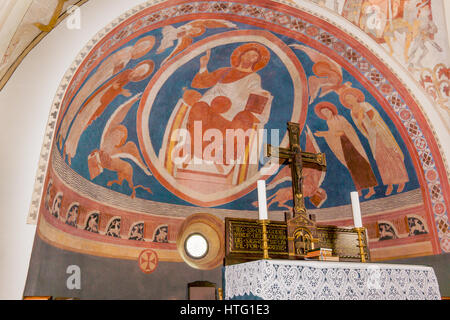 Le Christ assis sur son trône, entouré par les évangélistes, Vierge Marie et Jean le Baptiste, dans la peinture murale romane église Skibby, Danemark - Fe Banque D'Images