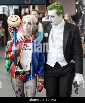 Personnes visitent le MCM Comic Con au centre d'exposition de Liverpool. Banque D'Images