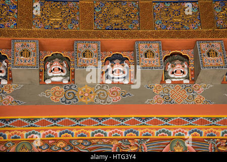 Le Bhoutan, Thimphu. Tashichhoedzong (aka Tashichho Dzong) monastère bouddhiste et forteresse qui abrite aujourd'hui le gouvernement civil. Détail de l'ornate Bhu Banque D'Images