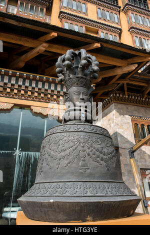 Le Bhoutan, Thimphu, capitale du Bhoutan. Hôtel de luxe cinq étoiles, l'hôtel Taj Tashi. Détail architectural en cour. Banque D'Images