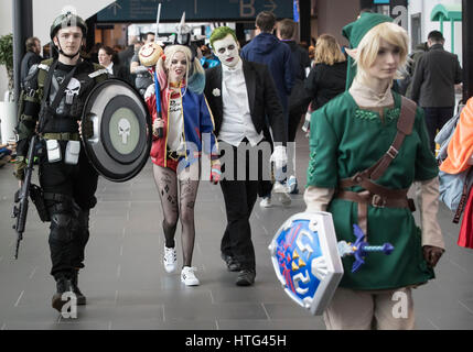 Personnes visitent le MCM Comic Con au centre d'exposition de Liverpool. Banque D'Images