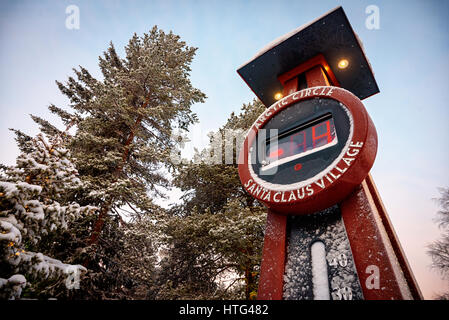 Indicateur de température congelé à Santa Claus Village à température négative Banque D'Images