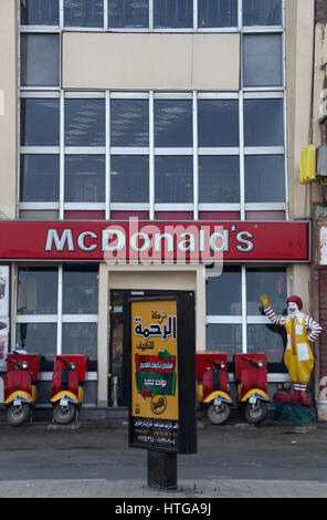 Mcdonald's Restaurant Fast Food à Louxor en Egypte Banque D'Images