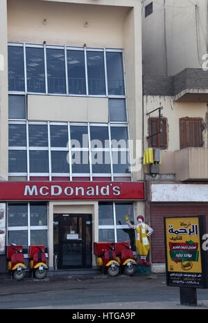 Mcdonald's Restaurant Fast Food à Louxor en Egypte Banque D'Images