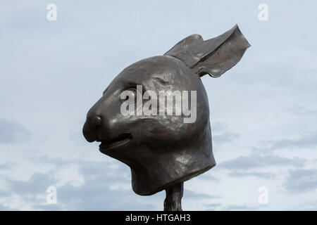 Lapin. Cercle des animaux du zodiaque (chefs) par l'artiste contemporain chinois Ai Weiwei (2010) sur l'affichage dans les jardins du Belvédère à Vienne, Autriche. Banque D'Images