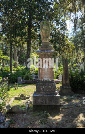 Tombes à Bonaventure cimetière près de Savannah, Géorgie. Banque D'Images