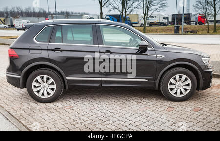 Hambourg, Allemagne - 10 Février 2017 : une photo de deuxième génération Volkswagen Tiguan, 4x4 R-Line. Véhicule multisegment compact fabriqué par CUV Banque D'Images