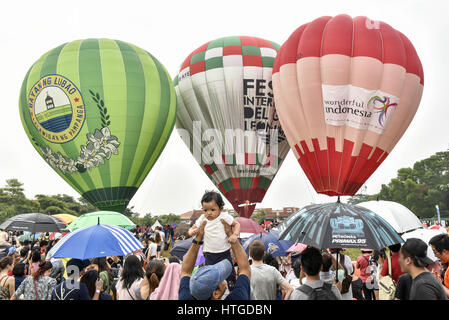 Kuala Lumpur, Malaisie. Mar 11, 2017. Les montgolfières en photo au cours de la 9e édition de mon Balloon Fiesta. C'est chaque année un festival international de montgolfières à Kuala Lumpur, Malaisie, le 11 mars 2017 Crédit : Chris Jung/ZUMA/Alamy Fil Live News Banque D'Images