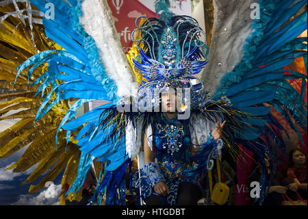 Kuala Lumpur, Malaisie. Mar 11, 2017. Costume femme photographiée lors de Garuda 9e édition de mon Balloon Fiesta. C'est chaque année un festival international de montgolfières à Kuala Lumpur, Malaisie, le 11 mars 2017 Crédit : Chris Jung/ZUMA/Alamy Fil Live News Banque D'Images