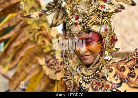 Kuala Lumpur, Malaisie. Mar 11, 2017. Costume homme photographié au cours de Garuda 9e édition de mon Balloon Fiesta. C'est chaque année un festival international de montgolfières à Kuala Lumpur, Malaisie, le 11 mars 2017 Crédit : Chris Jung/ZUMA/Alamy Fil Live News Banque D'Images