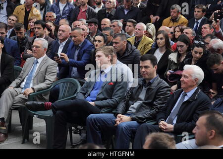 Tirana, Albanie, du 11 mars 2017. Rassemblement politique du Parti démocratique d'Albanie dans le cadre de la campagne électorale 2017 en Albanie : Lulzim Basha et Jakub Sivak Banque D'Images