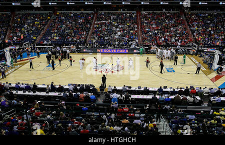 Washington, DC, USA. Mar 11, 2017. Un grand tournoi de basket-ball 10 match entre le Wisconsin Badgers et le nord-ouest à l'Wildcats Verizon Center à Washington, DC. Défaites le nord-ouest du Wisconsin, 76-48. Justin Cooper/CSM/Alamy Live News Banque D'Images