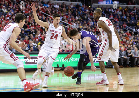 Washington, DC, USA. Mar 11, 2017. Le nord-ouest de Guard BRYANT MCINTOSH (30) perd la balle pendant le match de demi-finale tenue à l'Verizon Center à Washington, DC. Credit : Amy Sanderson/ZUMA/Alamy Fil Live News Banque D'Images