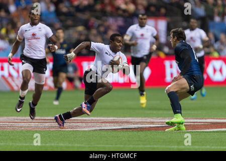 Vancouver, Canada. 11 mars 2017. Waisea Nacuqu (8) de Fidji exécutant avec la balle. Jour 1-HSBC Canada Sevens RugbyBC Place Stadium. © Gerry Rousseau/Alamy Live News Banque D'Images