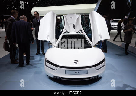 Genève, SUISSE - Le 3 mars 2015 : Volkswagen XL1 à la 85e International Salon Automobile de Genève à Palexpo. Banque D'Images