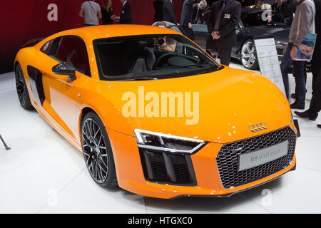 Genève, SUISSE - Le 4 mars 2015 : débuts officiels de la nouvelle Audi R8 à la 85e International Salon Automobile de Genève à Palexpo. Banque D'Images