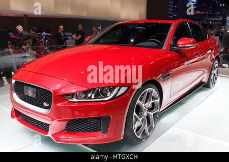 Genève, SUISSE - Le 3 mars 2015 : Jaguar XE présenté à la 85e International Salon Automobile de Genève à Palexpo. Banque D'Images