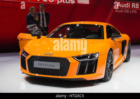 Genève, SUISSE - Le 3 mars 2015 : débuts officiels de la nouvelle Audi R8 V10 Plus à la 85e International Salon Automobile de Genève à Palexpo. Banque D'Images