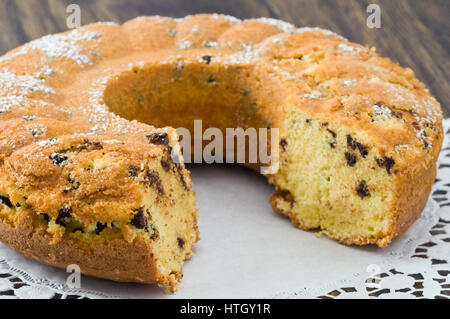 Gâteau en forme d'anneau. Banque D'Images