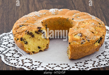 Gâteau en forme d'anneau. Banque D'Images