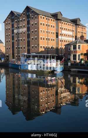 Le bassin principal de Gloucester docks dans le sud de l'Angleterre. Il est le plus port intérieur et une partie de la Gloucester à Canal de la netteté Banque D'Images