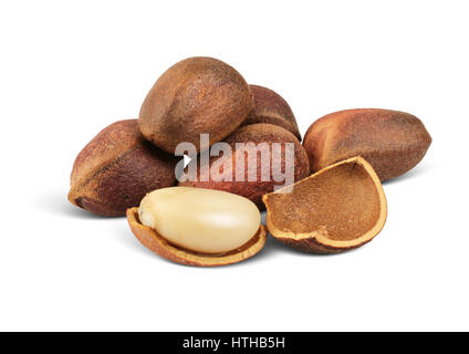 Close up pile of pine nuts isolated on white, path Banque D'Images