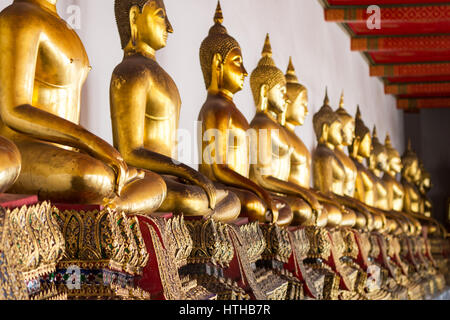 Vue de statues de Bouddha au temple de Wat Pho à Bangkok, Thaïlande. Banque D'Images