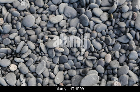 La lave noire lissée galets sur la plage en Islande d'abstract natural background galets Banque D'Images