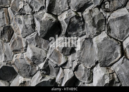 La formation de la roche volcanique de basalte hexagonal pour le motif de fond abstrait, Islande, Reynisfjara qui jouit Banque D'Images