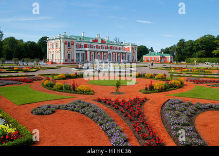 TALLINN, ESTONIE - Juillet 29, 2016 : le Palais Kadriorg est un bâtiment baroque construit pour Catherine I de Russie par Pierre le Grand à Tallinn, Estonie. T Banque D'Images